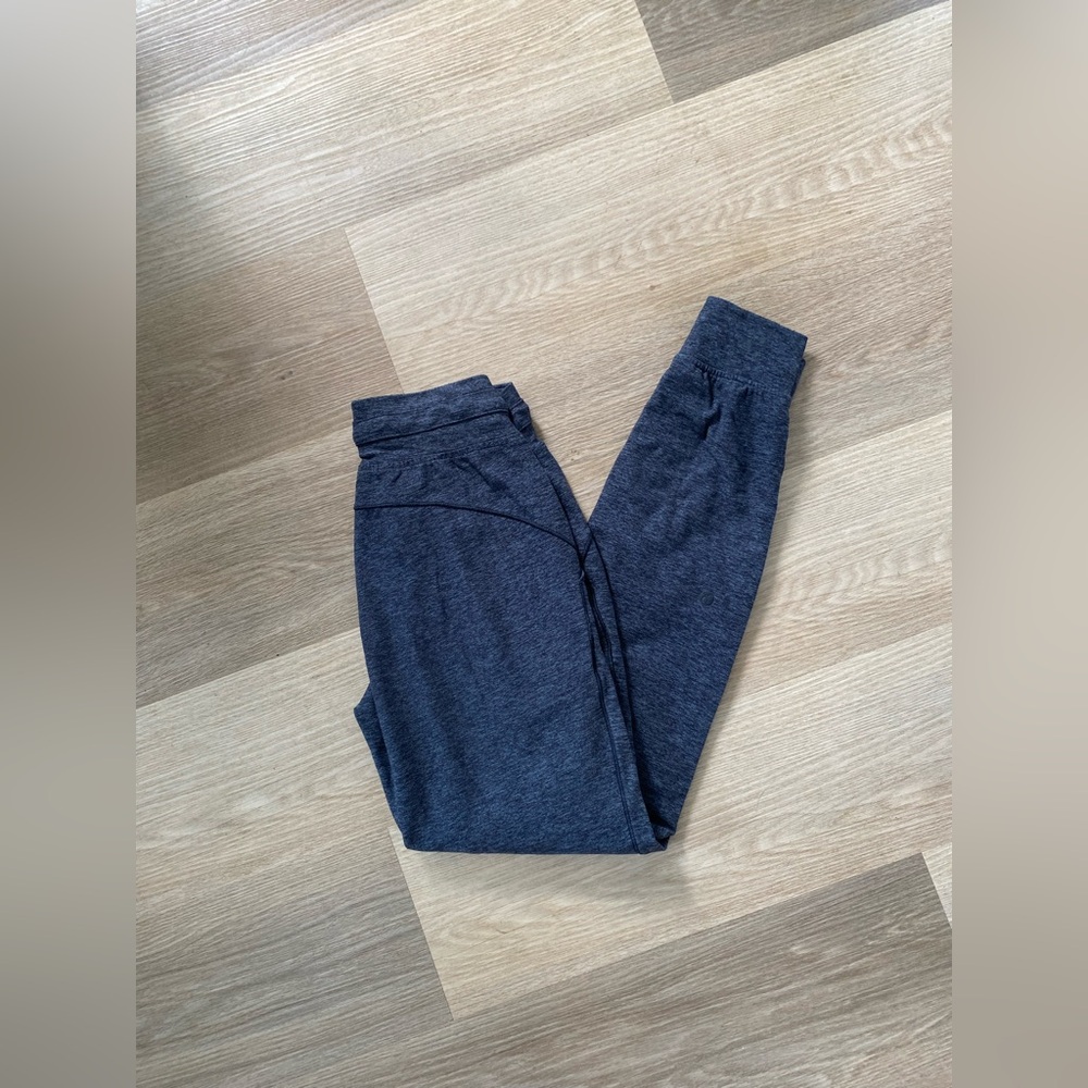 like new lululemon ready to rulu joggers size 2